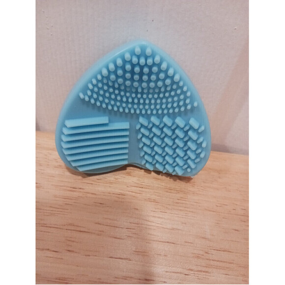 Heart Shaped Beauty Sponge Cleaners In Blue - Picture 3 of 5